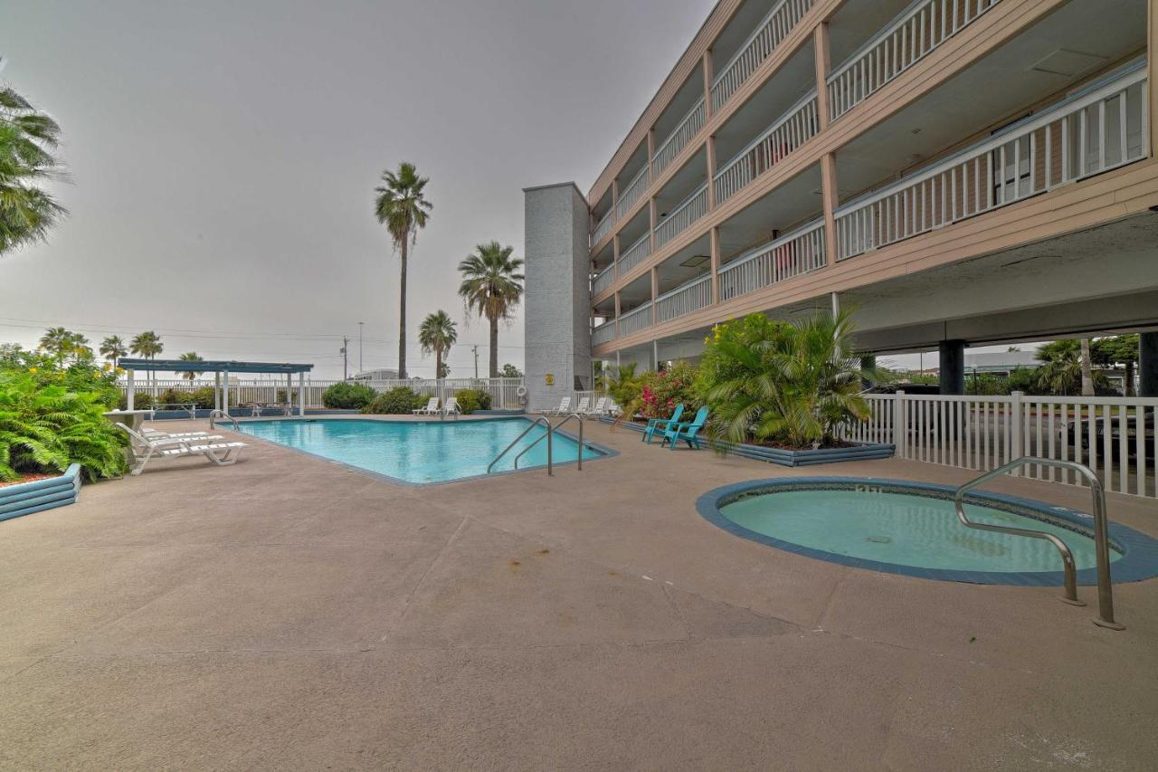 Updated Front Beach Condo With Resort Amenities! コーパスクリスティ エクステリア 写真