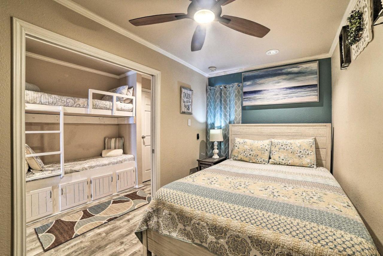 Updated Front Beach Condo With Resort Amenities! コーパスクリスティ エクステリア 写真